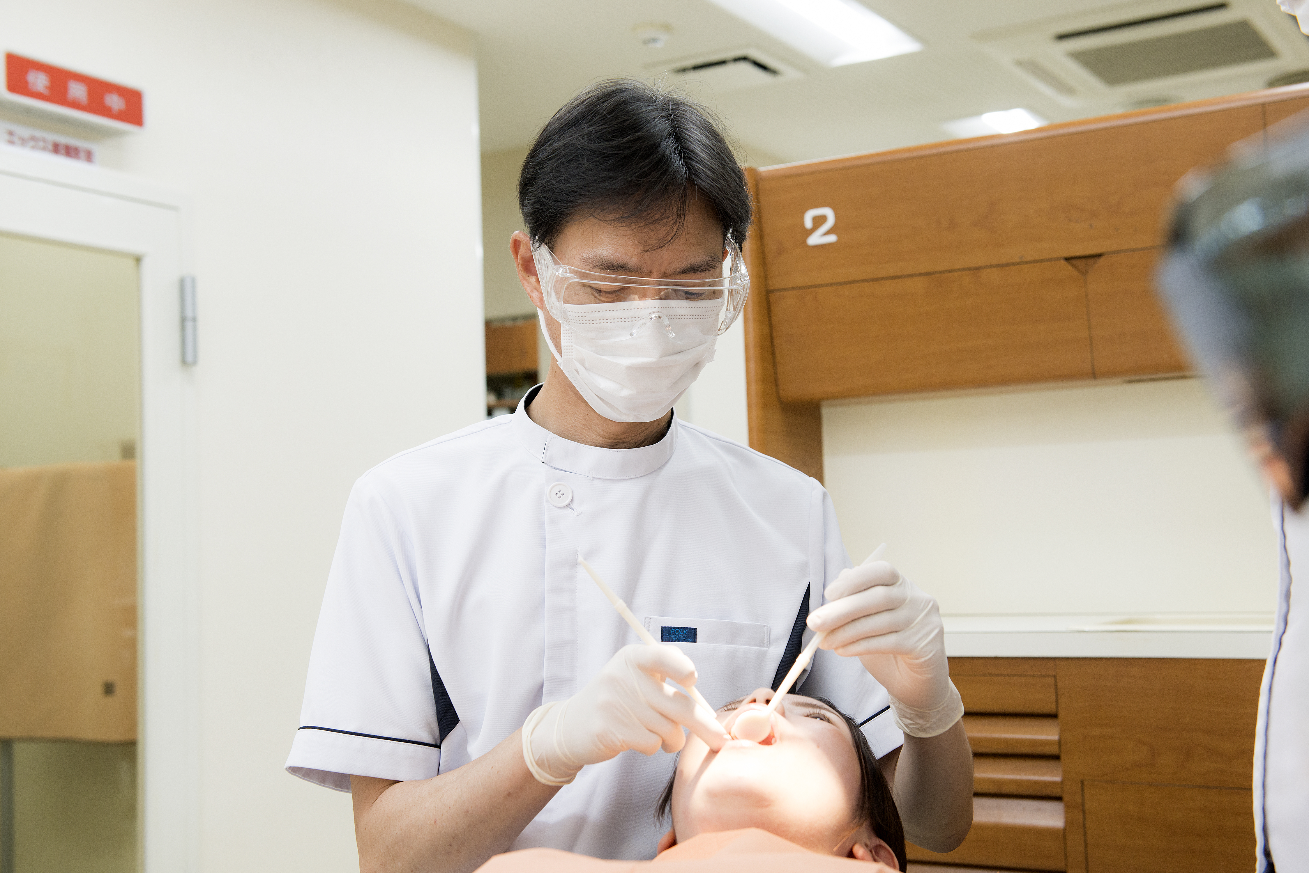 痛みを抑えて治療を行います